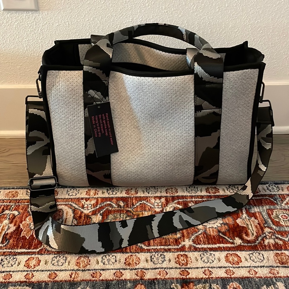 Haute Shore Isla Tote in Crosstown